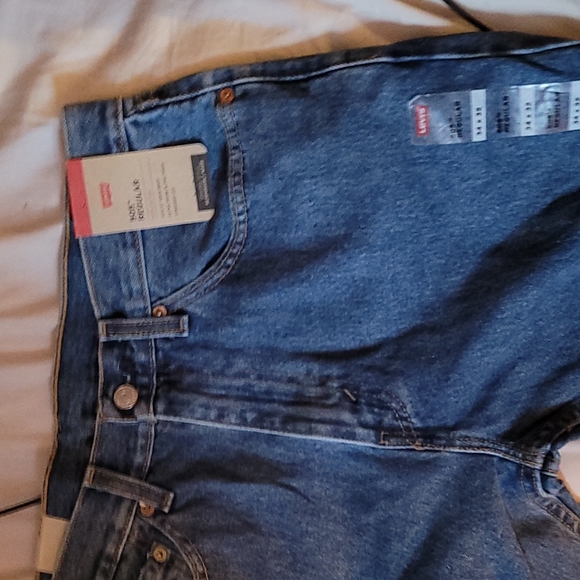 Levi's - Picture 2 of 3